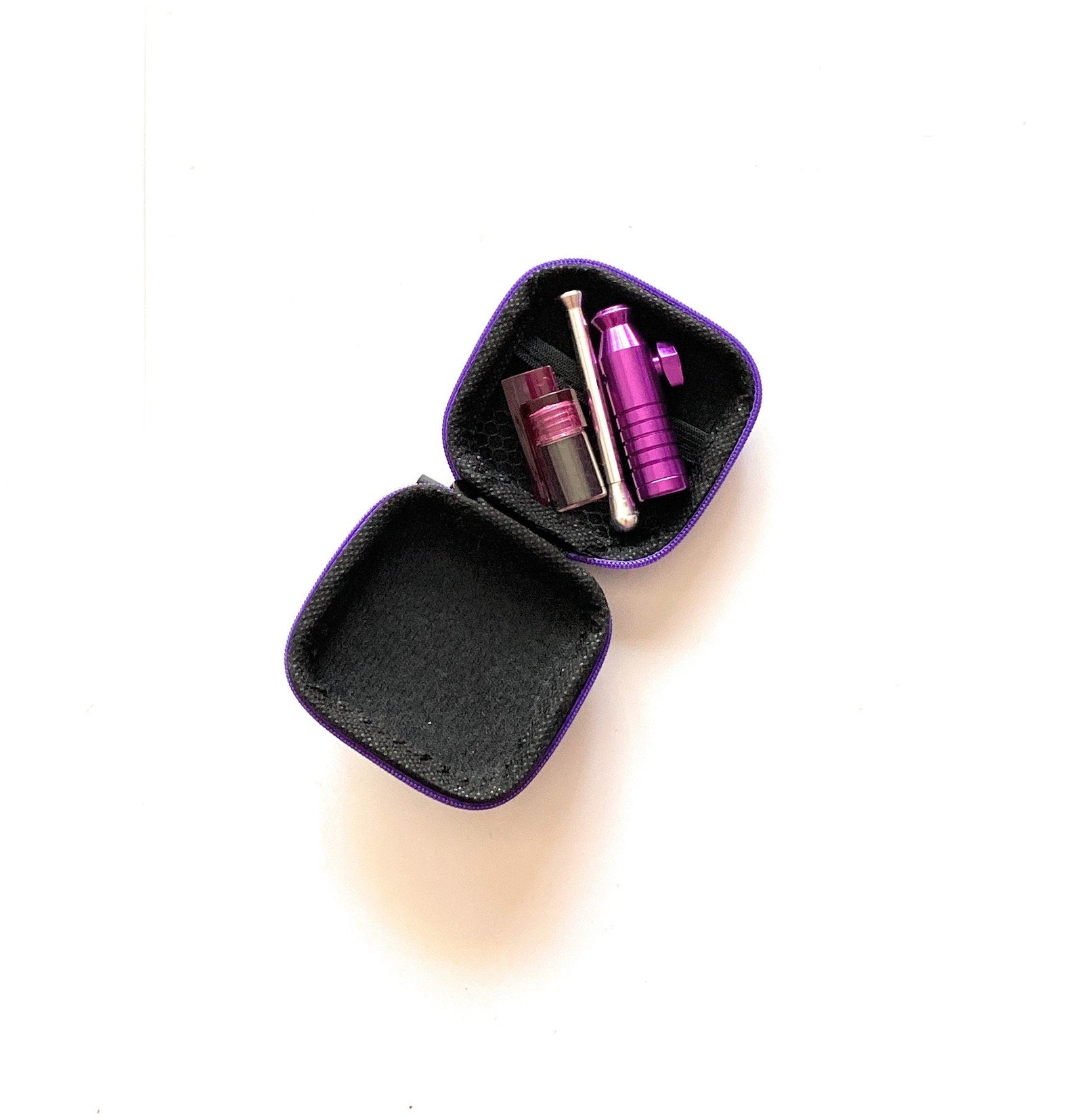 SET Purple Sniff Snuff Sniffer Snuff Dispenser Distributeur (tube, distributeur avec cuillère, distributeur) dans un étui souple noir - violet / rose