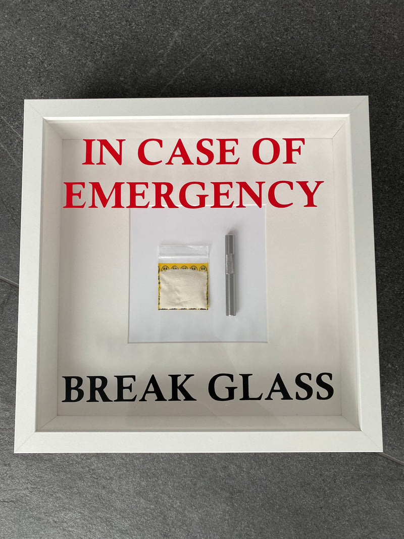 Wandbild/Bild „In Emergency Break Glass - Kokain“ in weiß Wandschmuck Fun Spass Geschenk