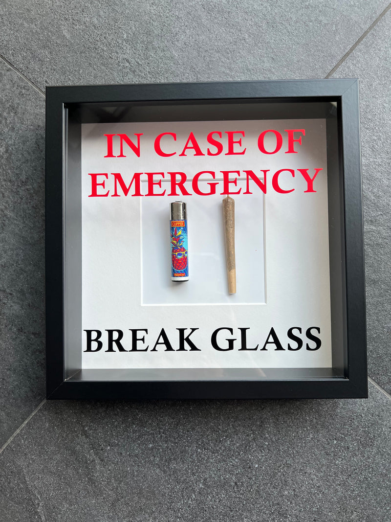 Wandbild/Bild „In Emergency - Break Glass - Joint/Rauchen Spaß mit Bilderrahmen weiß