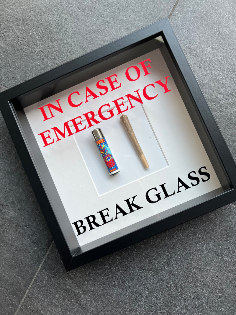 Wandbild/Bild „In Emergency - Break Glass - Joint/Rauchen Spaß mit Bilderrahmen weiß